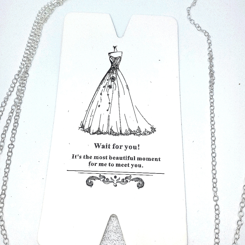 Women's new never worn necklace - Picture 2 of 2